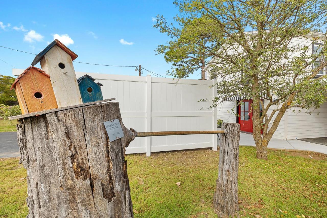 The Old Liberty Schoolhouse Bed & Breakfast Azle Exterior photo