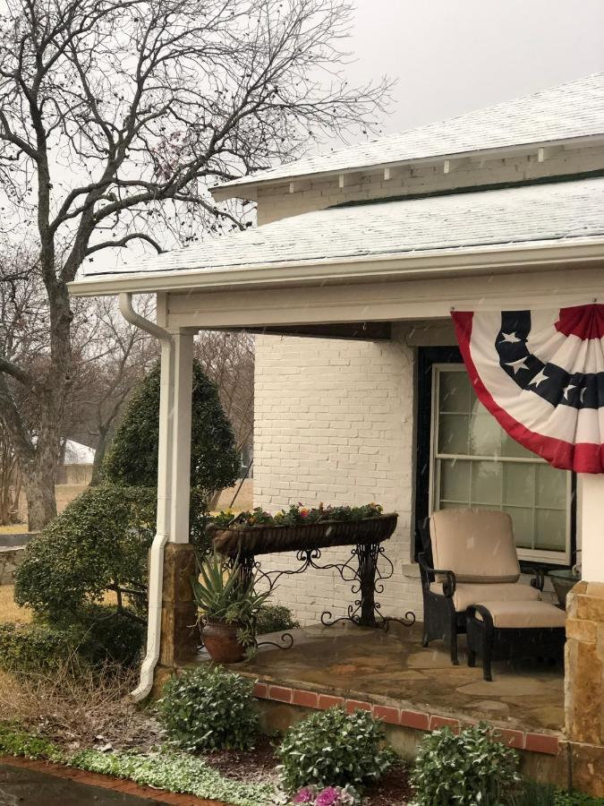 The Old Liberty Schoolhouse Bed & Breakfast Azle Exterior photo